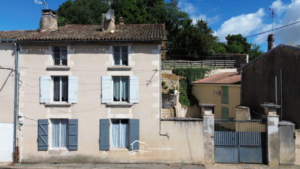 EXCLUSIVITÉ – IMMEUBLE DE RAPPORT LOUÉ – RENTABILITÉ IMMÉDIATE Lusignan (86600)
