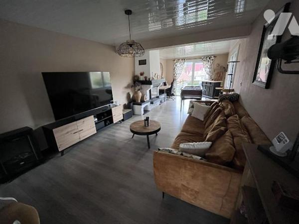 Nouveauté! A proximité immédiate du centre ville!
Maison mitoyenne à usage d'habitation compre...