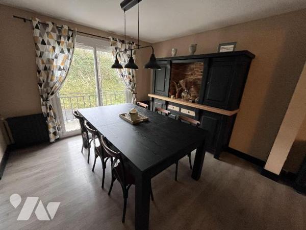 Nouveauté! A proximité immédiate du centre ville!
Maison mitoyenne à usage d'habitation compre...