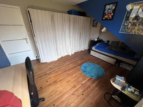 Nouveauté! A proximité immédiate du centre ville!
Maison mitoyenne à usage d'habitation compre...