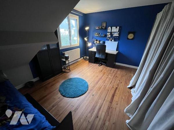 Nouveauté! A proximité immédiate du centre ville!
Maison mitoyenne à usage d'habitation compre...