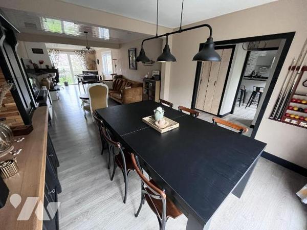 Nouveauté! A proximité immédiate du centre ville!
Maison mitoyenne à usage d'habitation compre...