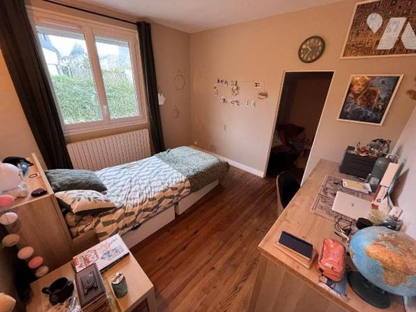 Nouveauté! A proximité immédiate du centre ville!
Maison mitoyenne à usage d'habitation compre...