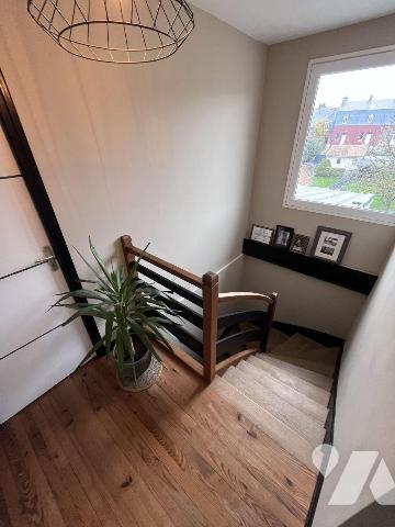 Nouveauté! A proximité immédiate du centre ville!
Maison mitoyenne à usage d'habitation compre...