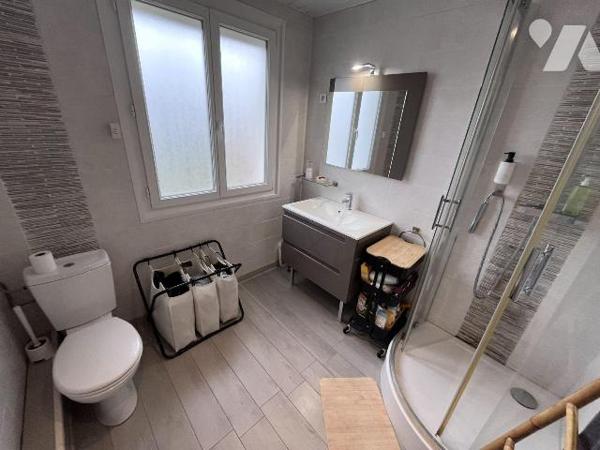 Nouveauté! A proximité immédiate du centre ville!
Maison mitoyenne à usage d'habitation compre...