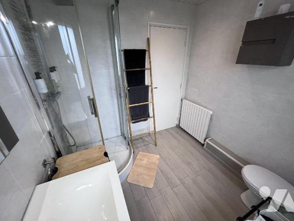 Nouveauté! A proximité immédiate du centre ville!
Maison mitoyenne à usage d'habitation compre...