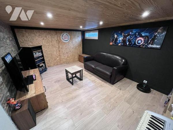 Nouveauté! A proximité immédiate du centre ville!
Maison mitoyenne à usage d'habitation compre...