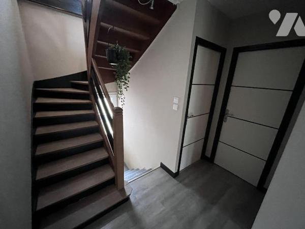 Nouveauté! A proximité immédiate du centre ville!
Maison mitoyenne à usage d'habitation compre...