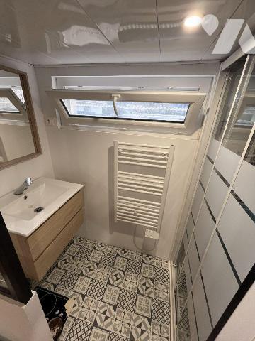 Nouveauté! A proximité immédiate du centre ville!
Maison mitoyenne à usage d'habitation compre...