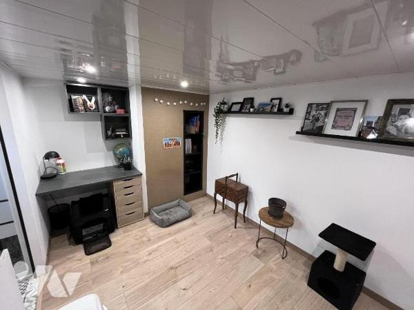 Nouveauté! A proximité immédiate du centre ville!
Maison mitoyenne à usage d'habitation compre...