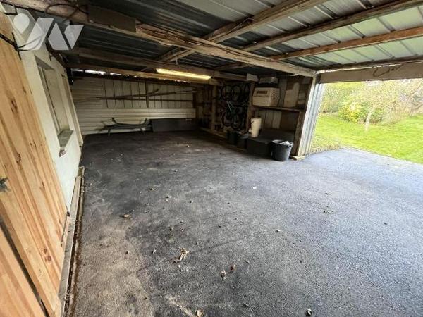 Nouveauté! A proximité immédiate du centre ville!
Maison mitoyenne à usage d'habitation compre...