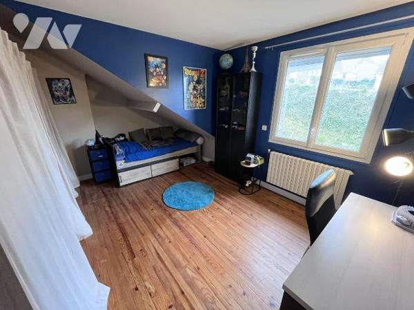 Nouveauté! A proximité immédiate du centre ville!
Maison mitoyenne à usage d'habitation compre...