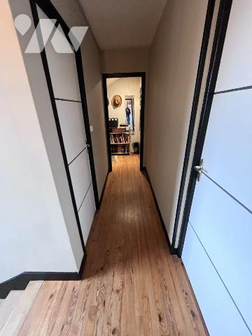 Nouveauté! A proximité immédiate du centre ville!
Maison mitoyenne à usage d'habitation compre...