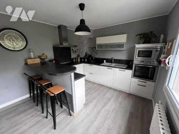 Nouveauté! A proximité immédiate du centre ville!
Maison mitoyenne à usage d'habitation compre...