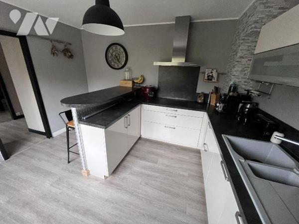 Nouveauté! A proximité immédiate du centre ville!
Maison mitoyenne à usage d'habitation compre...