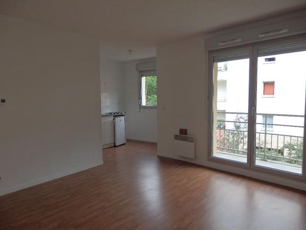 Appartement  dans résidence à Elbeuf 3 pièce(s) avec balcon et place de parking