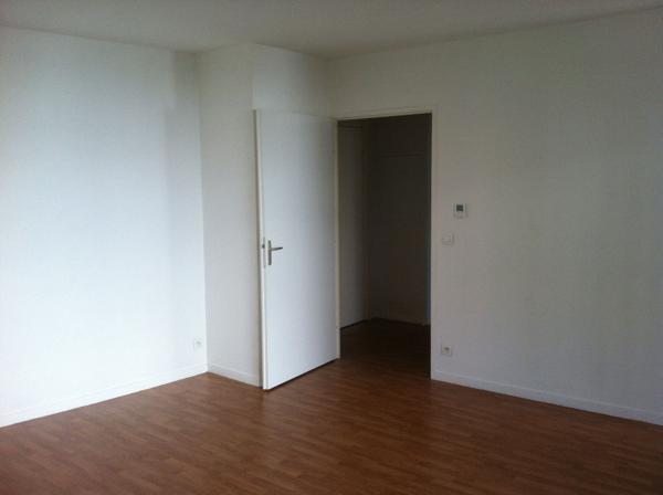 Appartement  dans résidence à Elbeuf 3 pièce(s) avec balcon et place de parking
