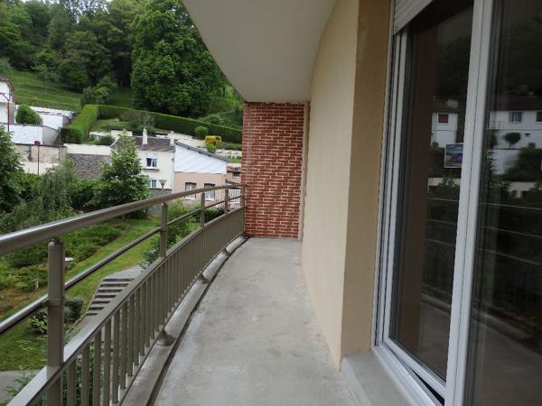 Appartement  dans résidence à Elbeuf 3 pièce(s) avec balcon et place de parking