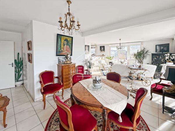 Hypercentre- dernier étage- terrasse-appartement lumineux