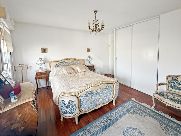 Hypercentre- dernier étage- terrasse-appartement lumineux