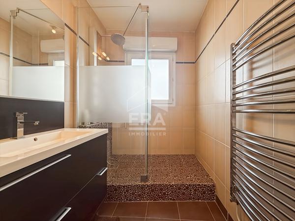 Hypercentre- dernier étage- terrasse-appartement lumineux