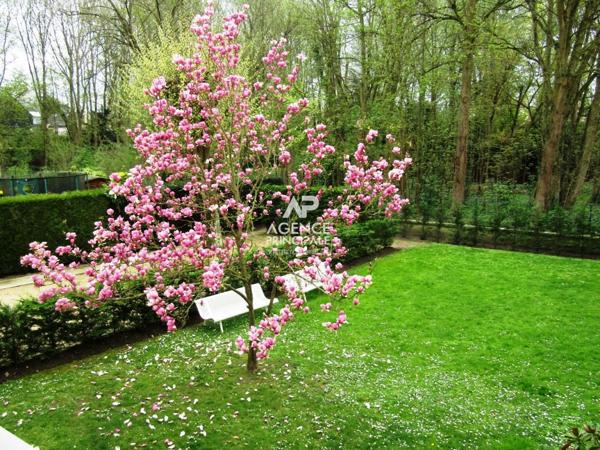 Versailles Rive-Droite appartement 5 pièces 109.64 m² situé au 4ème étage avec cave et jardin de copropriété €660 000 ** - Référence 25660