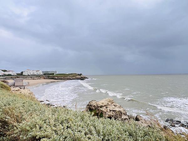 BEL APPARTEMENT - 150 M PLAGE DU PIGEONNIER - 2 CHAMBRES et GARAGE