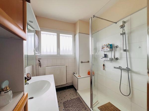 BEL APPARTEMENT - 150 M PLAGE DU PIGEONNIER - 2 CHAMBRES et GARAGE