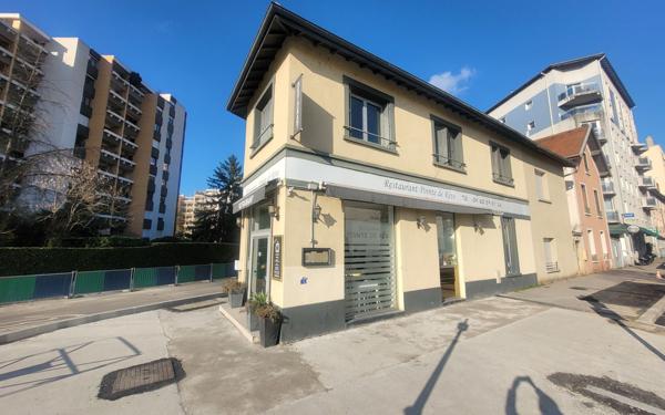 Immeuble à vendre    7 pièces • 216,18 m2 Villeurbanne