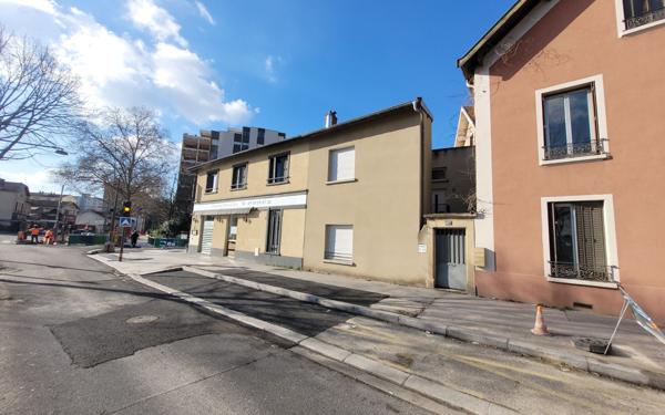 Immeuble à vendre    7 pièces • 216,18 m2 Villeurbanne