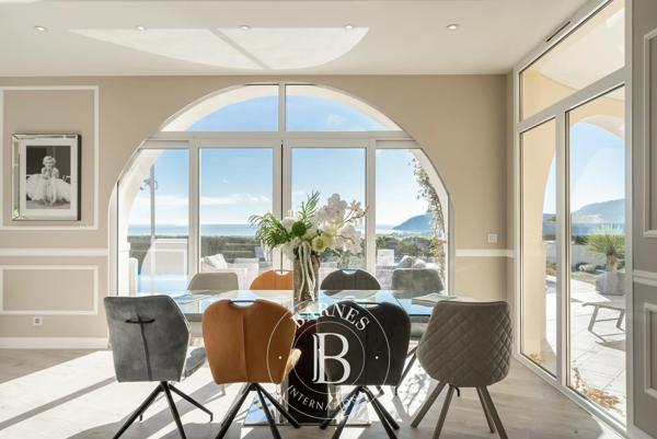 Mandelieu-la-Napoule, Villa 5 Chambres -  299 m² à vendre