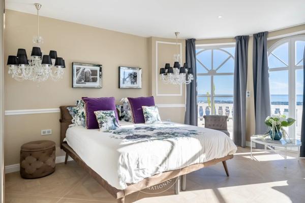 Mandelieu-la-Napoule, Villa 5 Chambres -  299 m² à vendre