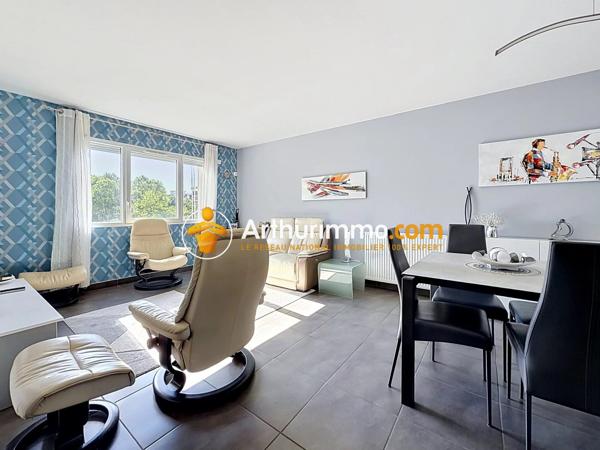 Vente                                                      Appartement
                        
                     3 pièces                      90 m2                     à Bourgoin-Jallieu