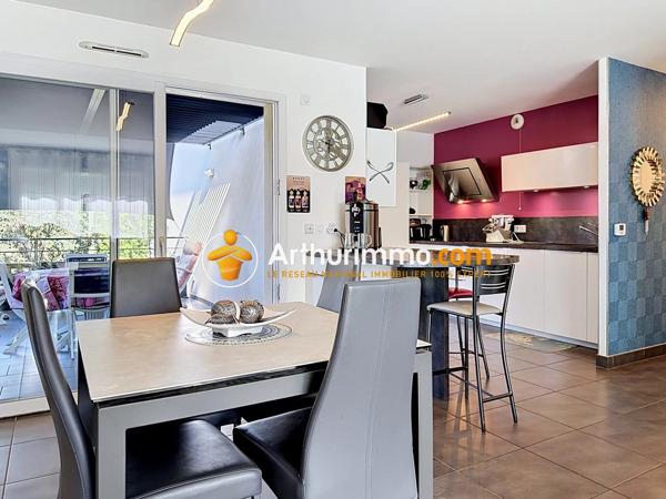Vente                                                      Appartement
                        
                     3 pièces                      90 m2                     à Bourgoin-Jallieu