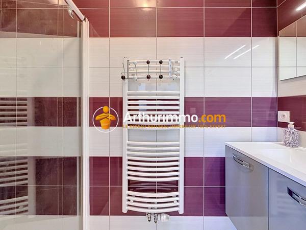Vente                                                      Appartement
                        
                     3 pièces                      90 m2                     à Bourgoin-Jallieu