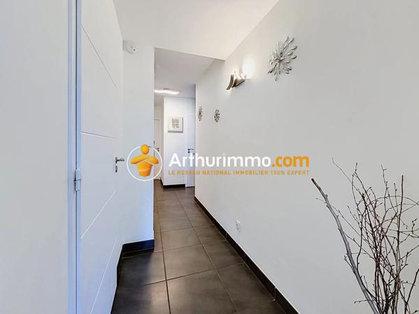 Vente                                                      Appartement
                        
                     3 pièces                      90 m2                     à Bourgoin-Jallieu