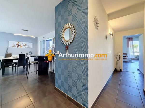 Vente                                                      Appartement
                        
                     3 pièces                      90 m2                     à Bourgoin-Jallieu