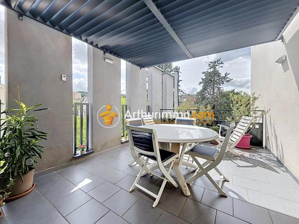 Vente                                                      Appartement
                        
                     3 pièces                      90 m2                     à Bourgoin-Jallieu