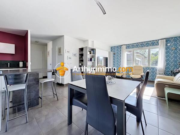 Vente                                                      Appartement
                        
                     3 pièces                      90 m2                     à Bourgoin-Jallieu