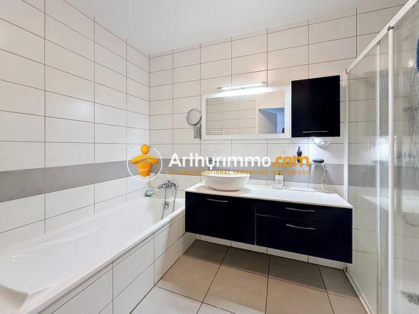 Vente                                                      Appartement
                        
                     3 pièces                      90 m2                     à Bourgoin-Jallieu