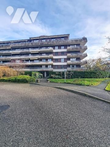 Ferney Voltaire Studio de 37 m² , cave et garage 