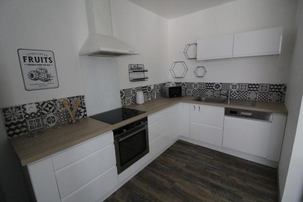 Au NORD de La ROCHE sur YON dans la commune de BELLEVILLE/VIE superbe Appartement T2 Meublé avec 1 très grande CHAMBRE