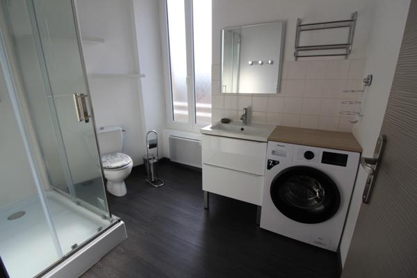 Au NORD de La ROCHE sur YON dans la commune de BELLEVILLE/VIE superbe Appartement T2 Meublé avec 1 très grande CHAMBRE