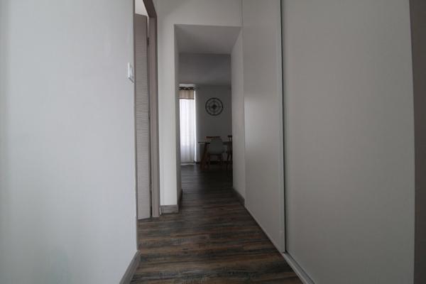 Au NORD de La ROCHE sur YON dans la commune de BELLEVILLE/VIE superbe Appartement T2 Meublé avec 1 très grande CHAMBRE