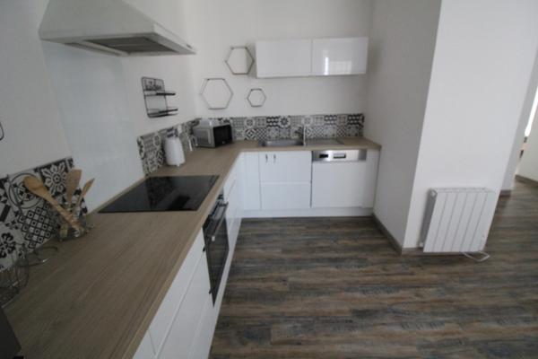 Au NORD de La ROCHE sur YON dans la commune de BELLEVILLE/VIE superbe Appartement T2 Meublé avec 1 très grande CHAMBRE