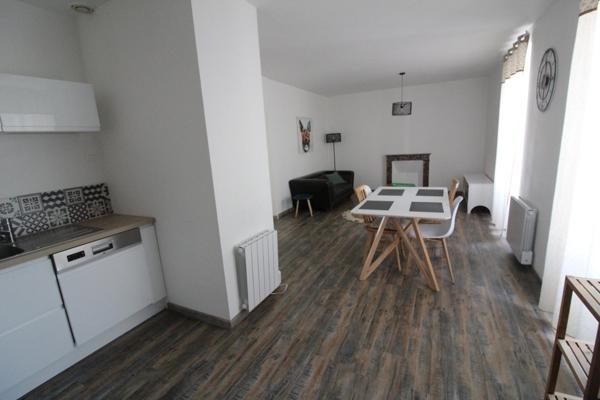 Au NORD de La ROCHE sur YON dans la commune de BELLEVILLE/VIE superbe Appartement T2 Meublé avec 1 très grande CHAMBRE