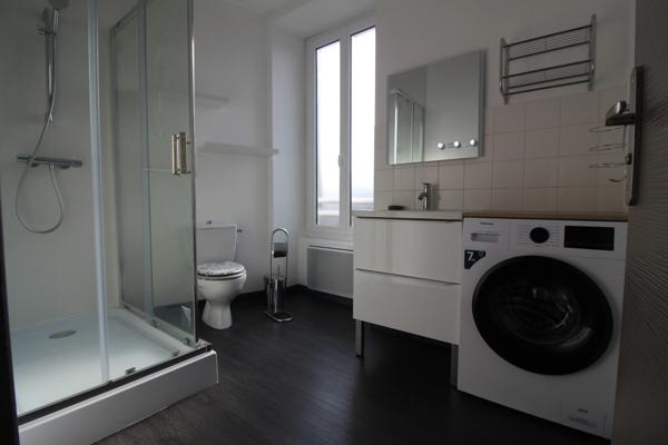 Au NORD de La ROCHE sur YON dans la commune de BELLEVILLE/VIE superbe Appartement T2 Meublé avec 1 très grande CHAMBRE