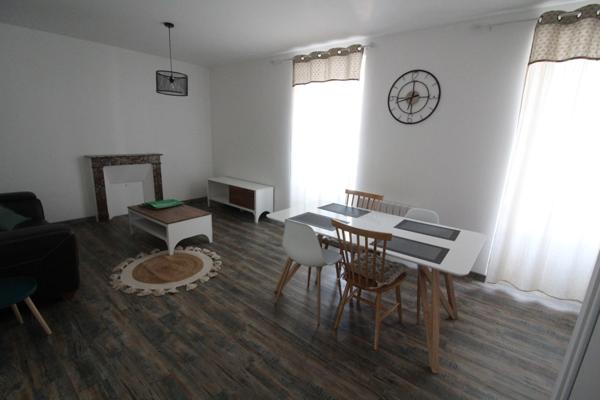 Au NORD de La ROCHE sur YON dans la commune de BELLEVILLE/VIE superbe Appartement T2 Meublé avec 1 très grande CHAMBRE