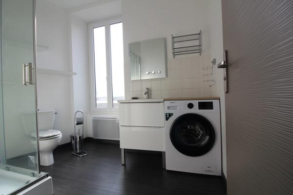 Au NORD de La ROCHE sur YON dans la commune de BELLEVILLE/VIE superbe Appartement T2 Meublé avec 1 très grande CHAMBRE