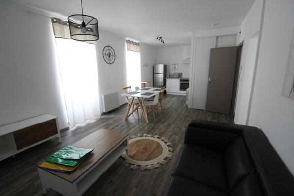 Au NORD de La ROCHE sur YON dans la commune de BELLEVILLE/VIE superbe Appartement T2 Meublé avec 1 très grande CHAMBRE